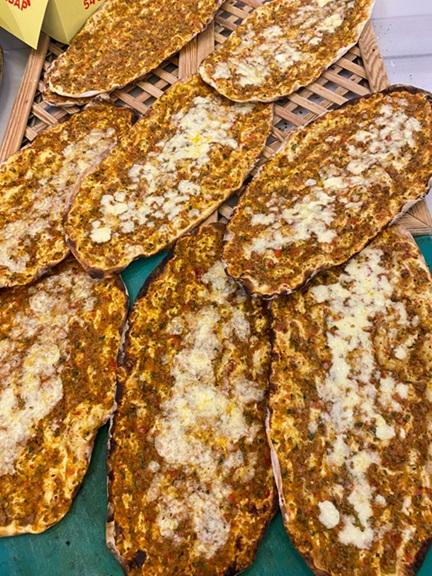 Kıymalı Kaşarlı Lahmacun